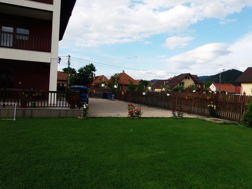 Pensiunea Dara Rîşnov Exteriör bild